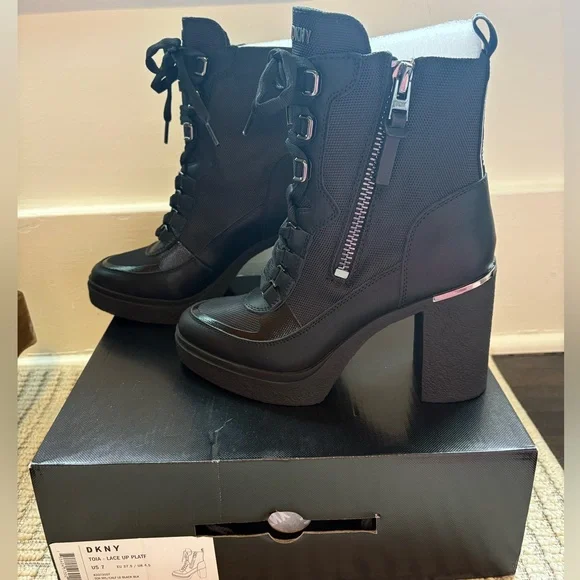 DKNY Women’s Toia Lace Up Zipper Combat Boots Black Size 7 New In Box - Picture 10 of 10